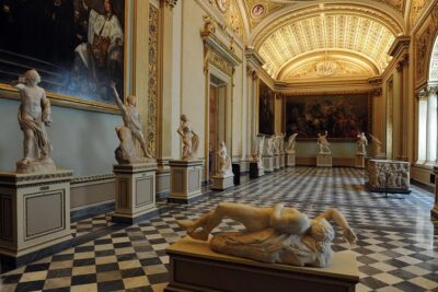Early Access Guided Uffizi Gallery Tour Skip-the-Line Small Group - Small group size: less noise, better pacing