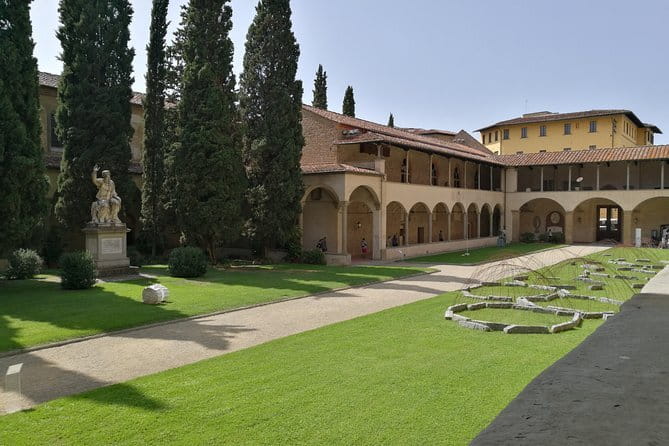 Florence: 1.5-hour Santa Croce Guided Experience - Your Guide Experience: Why People Keep Mentioning the Same Things