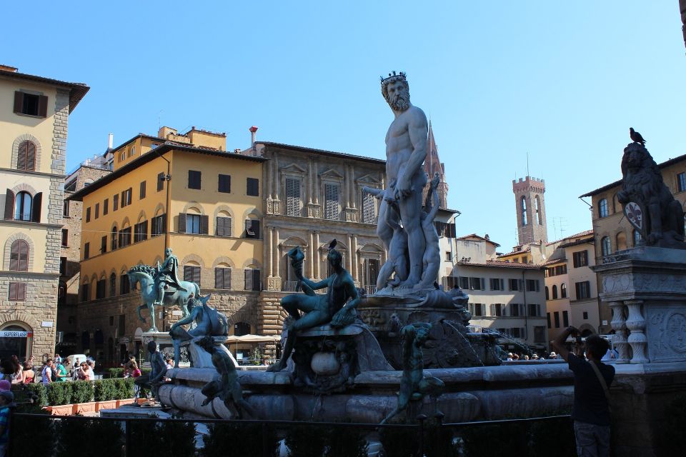 Florence: 2-Hour Guided Sightseeing Bike Tour - Piazza della Repubblica and Ponte Santa Trinita: the ride’s best photo geometry