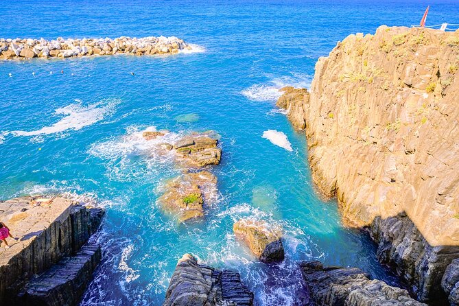 Florence: Cinque Terre Park Day Trip with Optional Street Food - Riomaggiore at sunset: cliff homes, local wine vibes, and one last hour