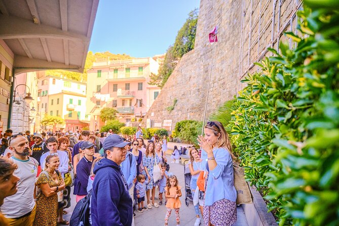 Florence: Cinque Terre Park Day Trip with Optional Street Food - What the tour leader actually does (and what it won’t do)
