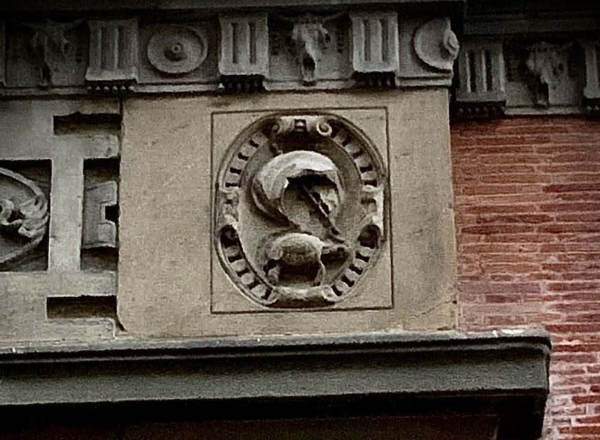 Florence: Dark Mysteries and Legends Guided Walking Tour - Medici power, murders, and the city’s darkest rumor mill