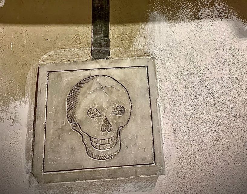Florence: Dark Mysteries and Legends Guided Walking Tour - Brunelleschi’s Piazza and the dome: pretty buildings with a sharp edge