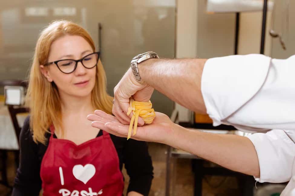 Florence: Pasta Class with Wine, Limoncello and Dessert - The historic intro and the switch to action
