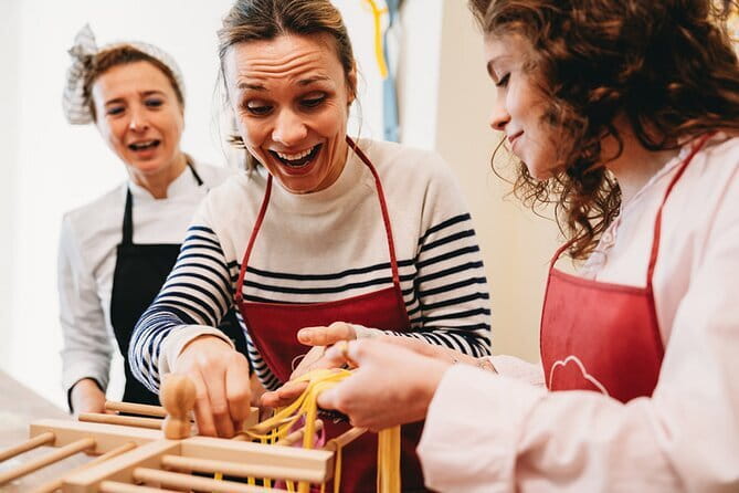 Florence: Pasta Cooking Class with Unlimited Wine - Wine, soft drinks, and the best part: you eat everything