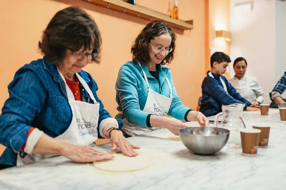 Florence: Pizza and Gelato Preparation Class - Stretching to paper-thin: the skill you’ll remember