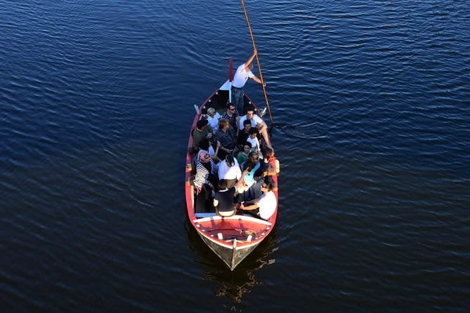 Florence River Cruise on a Traditional Barchetto - From Piazza della Signoria to Ponte Vecchio: Getting Oriented Before You Cast Off