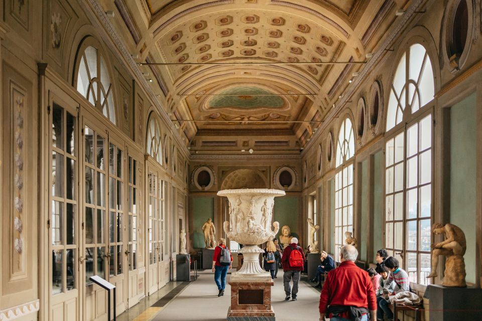 Florence: Skip-the-Line Uffizi Small Group Tour - Inside the museum: pacing, hearing the guide, and using luggage storage
