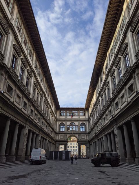 Florence: Uffizi Gallery Small-Group Guided Tour with Ticket - Leonardo’s Annunciation: why small details suddenly matter