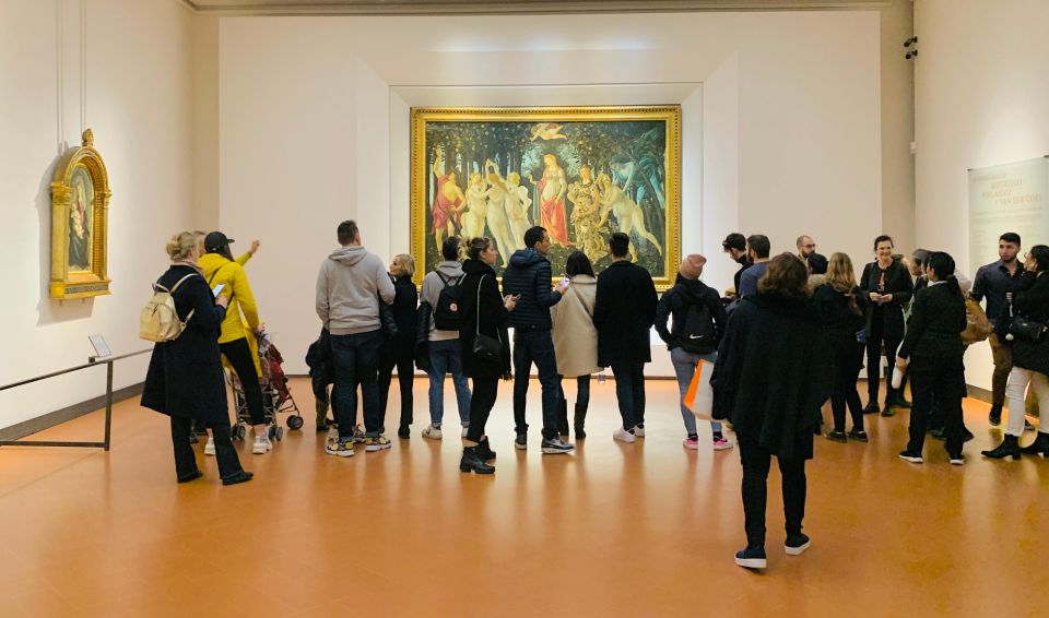 Florence: Uffizi Gallery Small-Group Guided Tour with Ticket - Sculptures and the gallery’s “sense of theater”