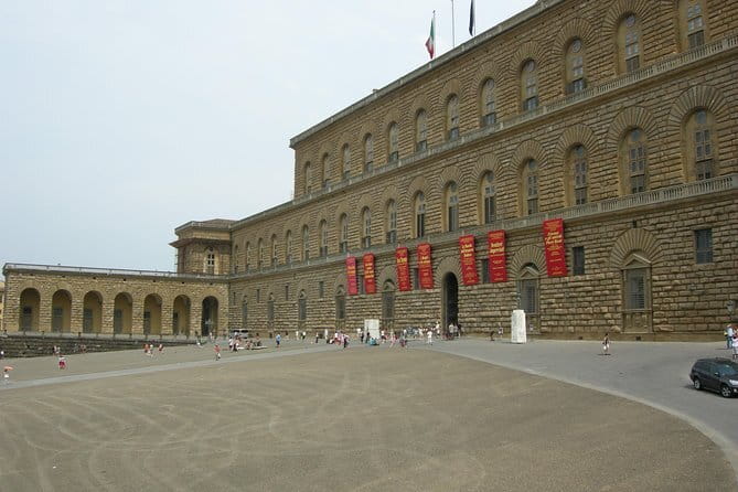 Florence: Uffizi Highlights, In-Depth Masterclass or Private Tour - Umbrellas, Meeting Points, and ID Checks That Matter