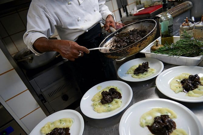 Florence’s Ultimate Food Tour: Full Tuscan Meal by Do Eat Better - Stop 4 on Via dei Neri: Schiacciata Street-Food Break