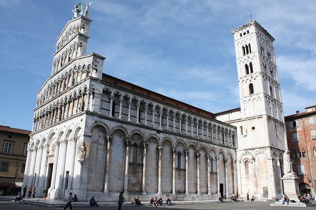 From Florence: Pisa & Lucca Day Tour with Buccellato Tasting - Lucca’s walled old town: why the afternoon feels calmer