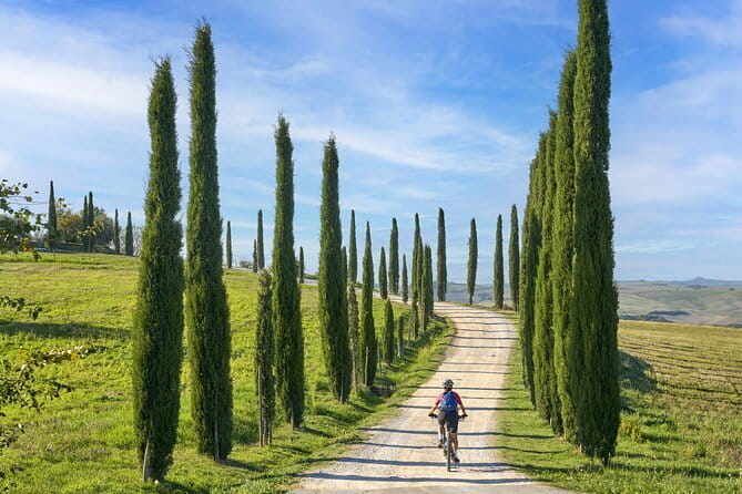 Full Day Tour to Val d'Orcia and Gladiator's Fields with Wines - Pienza: Renaissance streets, a fast cathedral stop, and pecorino time