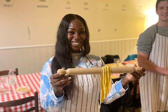 Pastamania - Florence Pasta Making Class - The Workshop Flow: from meeting the chef to cooking as a group