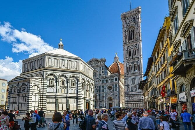 Pisa and Lucca Day Trip from Florence - Lucca on Foot: Walls, Towers, and the Slower City Feel