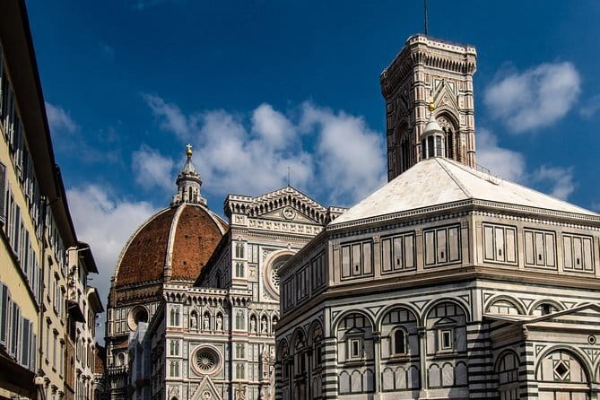 Skip-the-Line Florence Highlights and David Walking Tour - Starting at Piazza della Repubblica: the easy entry point