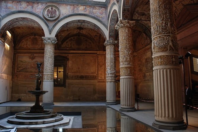 The Best of Florence Walking Tour in a Small Group - San Lorenzo and the Medici machine: Florence’s “power buildings” up close
