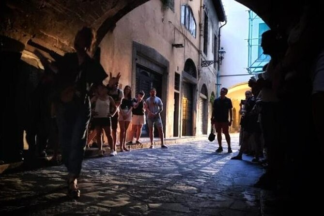 The Dark Side of Florence: Mysteries and Legends - From Piazza della Santissima Annunziata to Ponte Vecchio: how the night tour flows