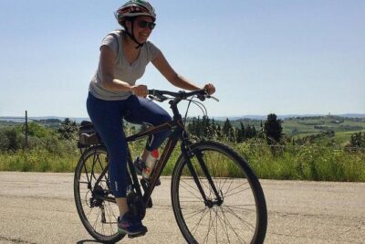 Tuscany Bike Tours Through the Chianti Hills with Wine Tasting - Castle wine tasting and extra virgin olive oil: where the day slows down