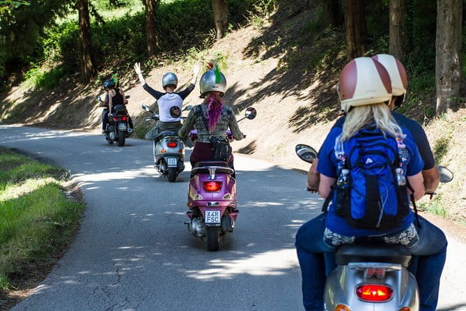 Tuscany Vespa Tour: Lunch & Wine Tasting, Countryside Roads - Who should book this Tuscany Vespa and wine tour